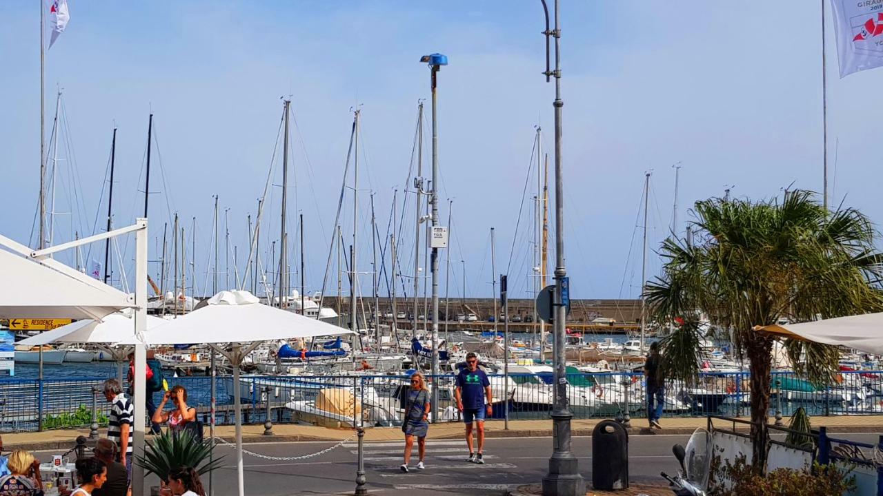 Appartamento In Centro Storico Sanremo Exteriör bild